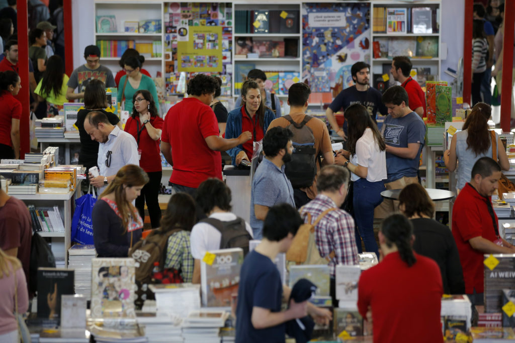 version numero 37 de La Feria Internacional del Libro de Santiago, en Estacion Mapocho.
