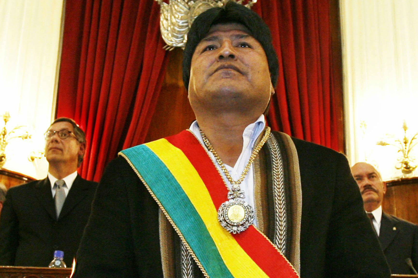 Encuentran la medalla presidencial de Bolivia envuelta en bolsas