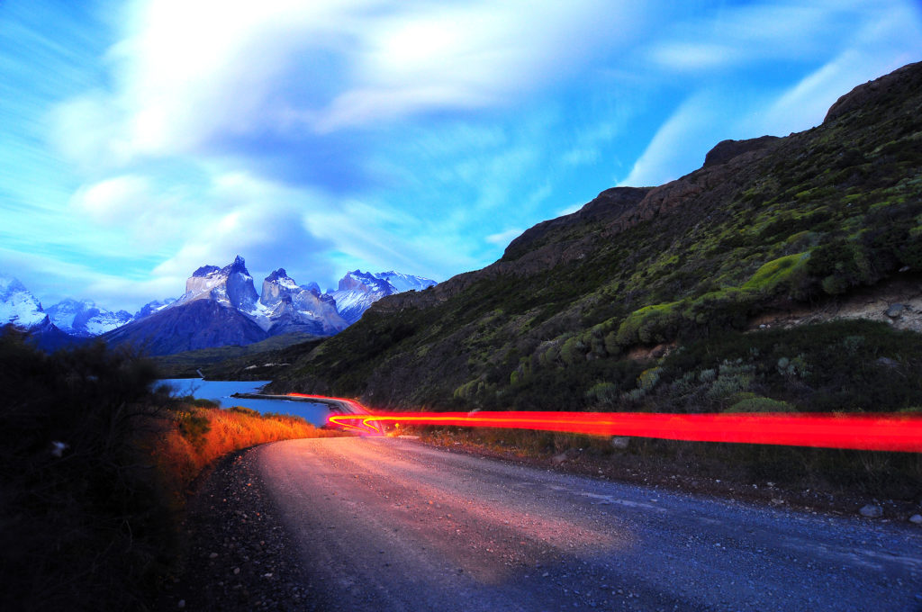 Las Torres del Paine se ubican a 312 Klm al Norte de Punta Arenas, ciudad capital de la Duodecima Region de Magallanes y Antartida Chilena.