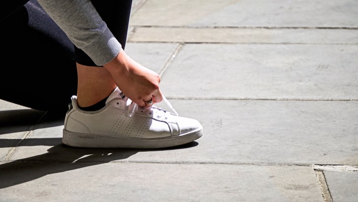 Skechers SIEMPRE JOVEN Zapatillas sin cordones para mujer: a la
