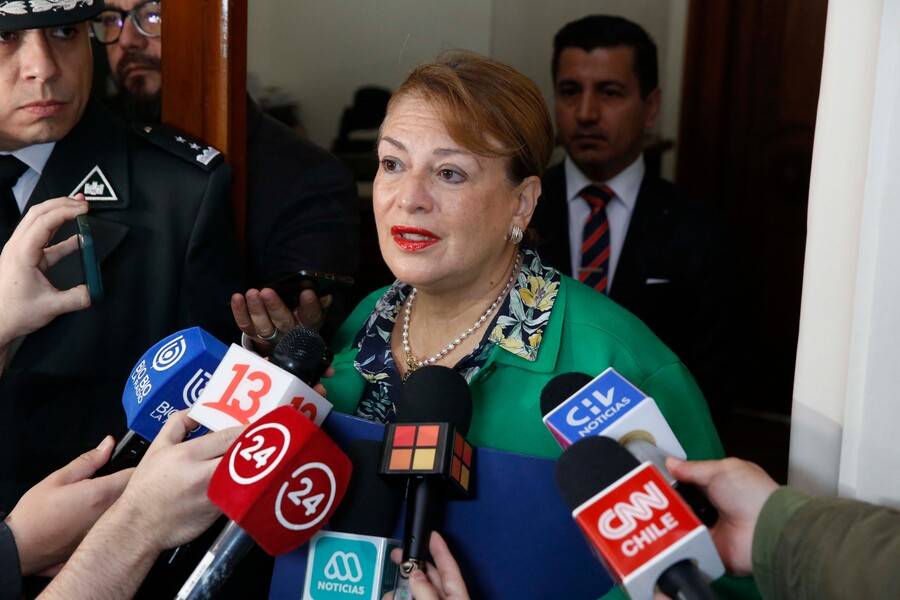 Policía allanó domicilio de Ángela Vivanco: revisa las ocho causas donde se le indaga por "irregularidades" 1 Ministra Vivanco entregó de manera voluntaria su celular y computador personal al Ministerio Público