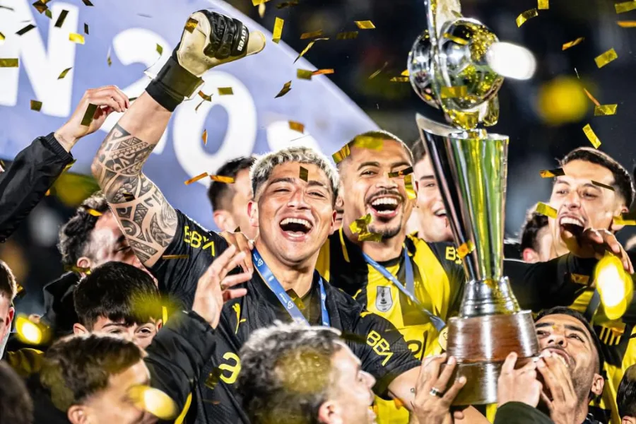 Brayan Cortés conquistó su primer título con Peñarol en Uruguay