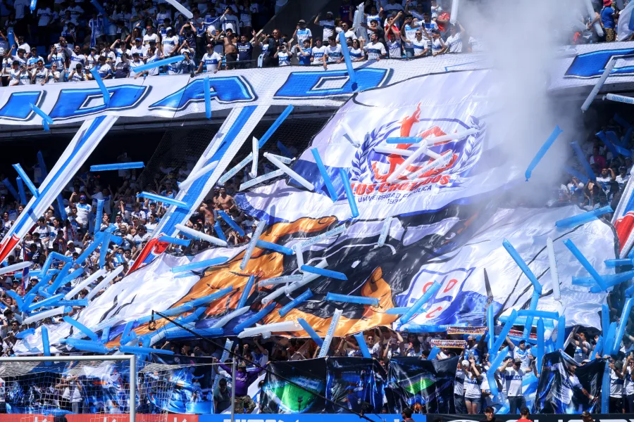 Hasta 6 años: UC aplicó derecho de admisión a 5 hinchas luego del clásico universitario