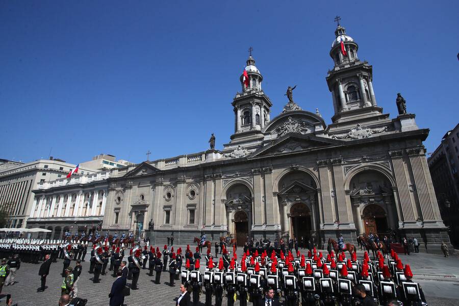 Fachada de la Catedral de Santiago, en la Plaza de Armas. 