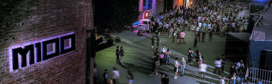 Fachada de Matucana 100 desde una vista en altura. Santiago, Chile. 