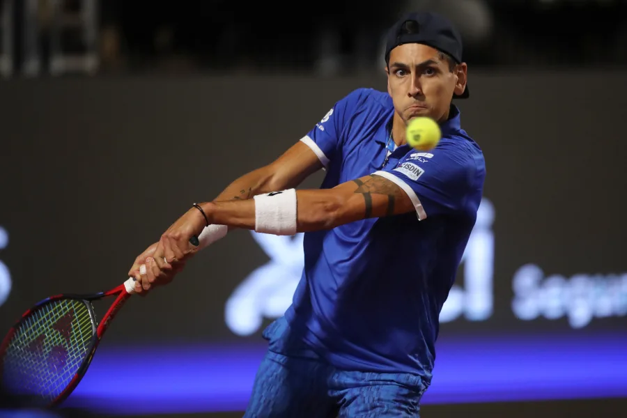 El tenista chileno, Alejandro Tabilo, en un partido del ATP Santiago.