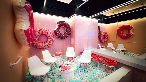 Ocho salas privadas y tecnología de alto estándar: Abre en Santiago un nuevo concepto de karaoke inmersivo