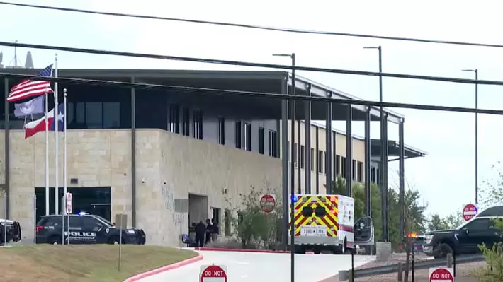 Estudiante dispara contra su profesora y luego se quita la vida en una escuela de Texas