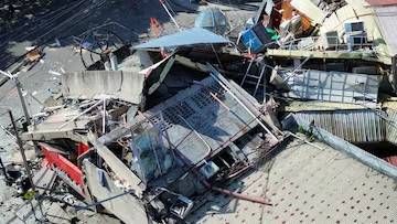 Terremoto de magnitud 7,8 destruye edificios en Fi