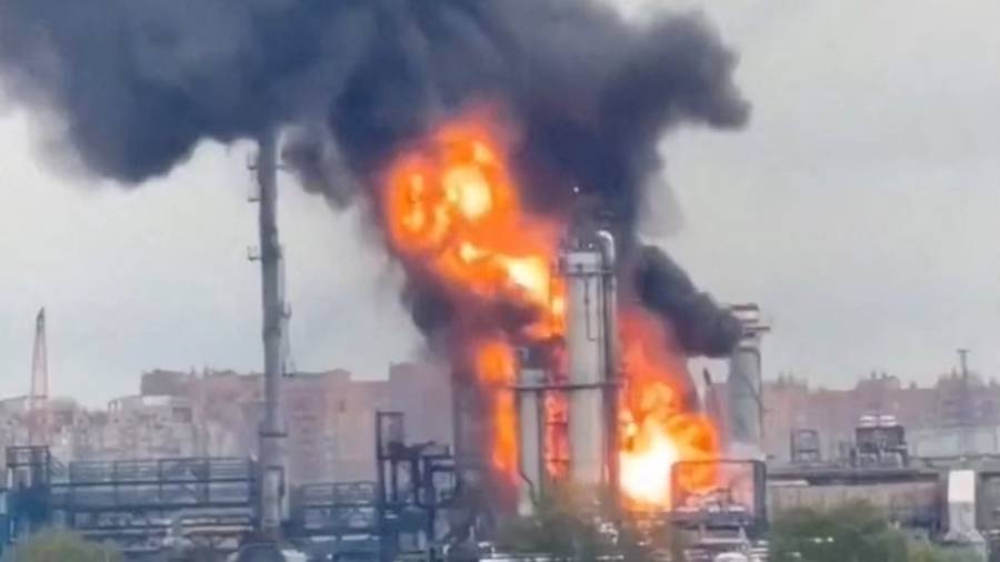 VIDEO: Ucrania vuelve a golpear una refinería de Moscú con un ataque sorpresa
