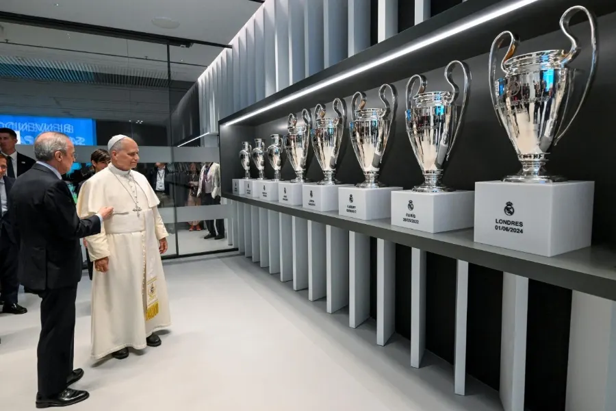 Florentino Pérez recibió al Papa León XIV en el Sa