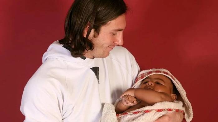 Lionel Messi y un "bebé" Lamine Yamal
