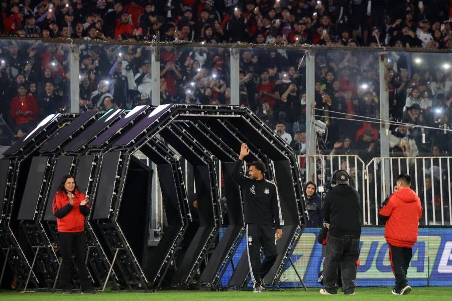 Vozinha es presentado en el Estadio Monumental