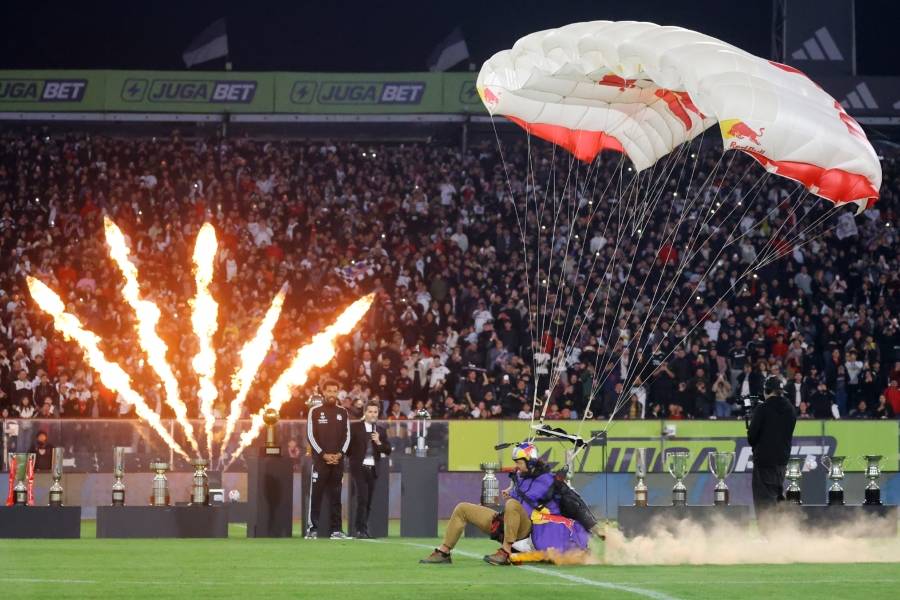 Vozinha es presentado en el Estadio Monumental