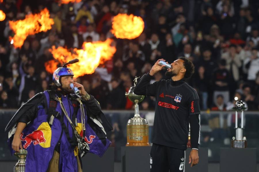 Vozinha es presentado en el Estadio Monumental