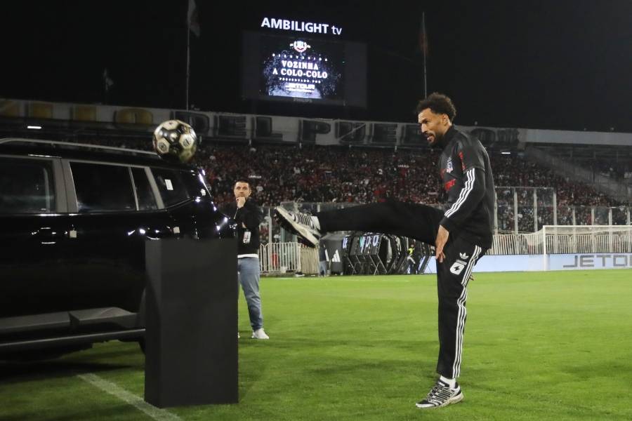 Vozinha es presentado en el Estadio Monumental