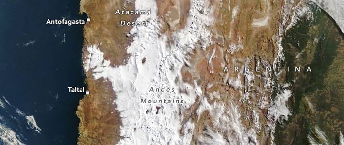 NASA capta desde el espacio la inusual y extensa nevazón en el desierto de Atacama
