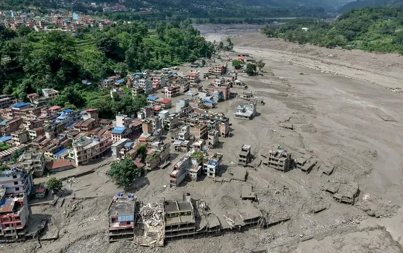 Muertos en Nepal superan los 360 y hay más de 1.400 desaparecidos: catástrofe se habría producido por un colapso glaciar