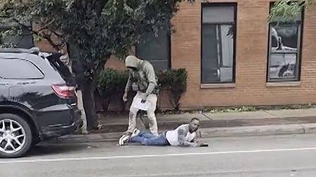 ICE confunde a ciudadano estadounidense con un fugitivo y termina herido durante el arresto