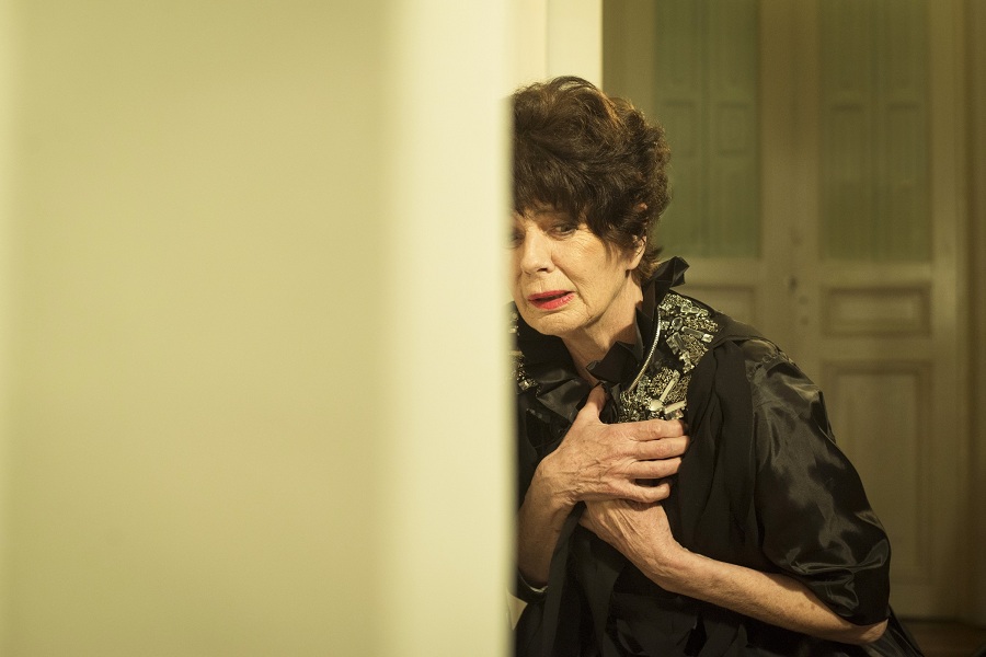 Consuelo Holzapfel es la conflictuada villana en “Su último vals”